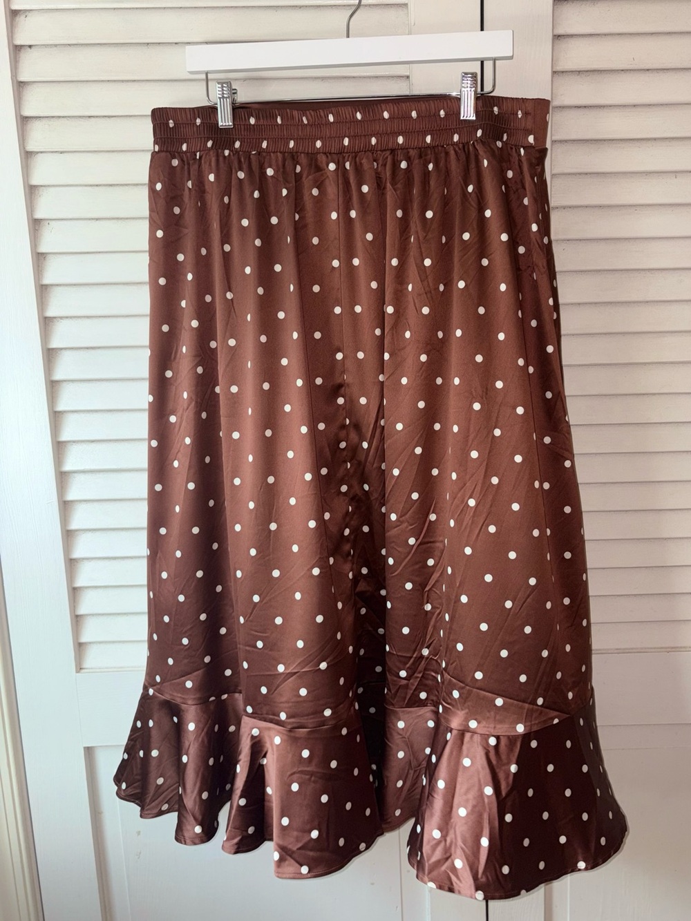 NWT Torrid Brown Polka Dot Satin Midi Skirt Size 1 14/16 1X Ruffle Hem - Picture 3 of 4
